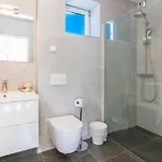 Casa vacanze Strandvilla Miri Rose Mit Beheizbarem Pool By Interhome *