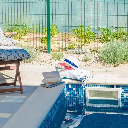 펜션 Strandvilla Miri Rose Mit Beheizbarem Pool By Interhome *