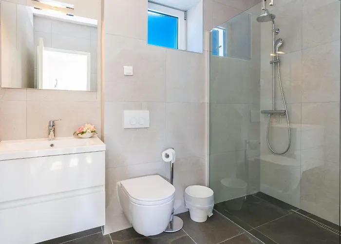 펜션 Strandvilla Miri Rose Mit Beheizbarem Pool By Interhome *