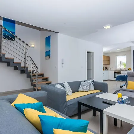 度假居 Strandvilla Miri Rose Mit Beheizbarem Pool By Interhome *