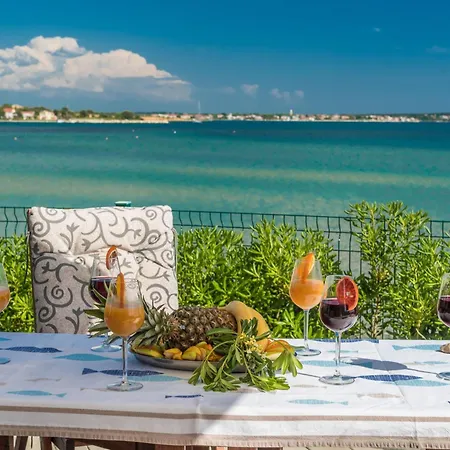 Strandvilla Miri Rose Mit Beheizbarem Pool By Interhome