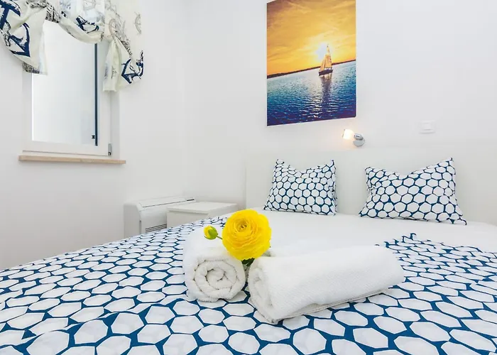 Strandvilla Miri Rose Mit Beheizbarem Pool By Interhome Дом отдыха Привлака